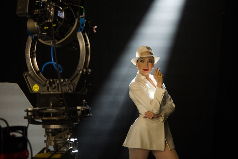 Jennifer Lopez navdušila v vlogi ženske pajka – film, ki ga to jesen ne smemo zamuditi